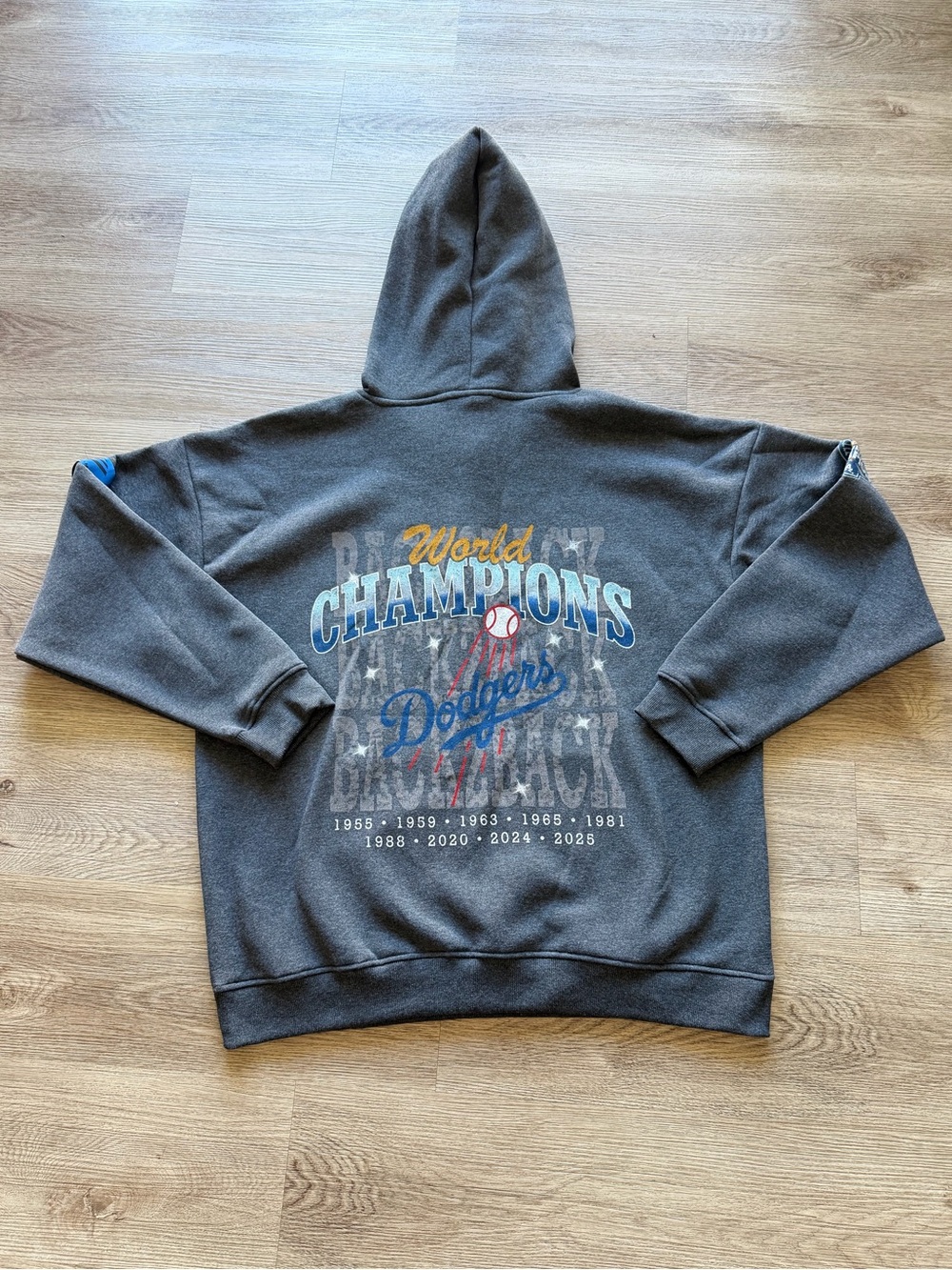 LOS ANGELES DODGERS BACK TO BACK CHAMPIONS HOODIE STADIUM GIVEAWAY 03/30